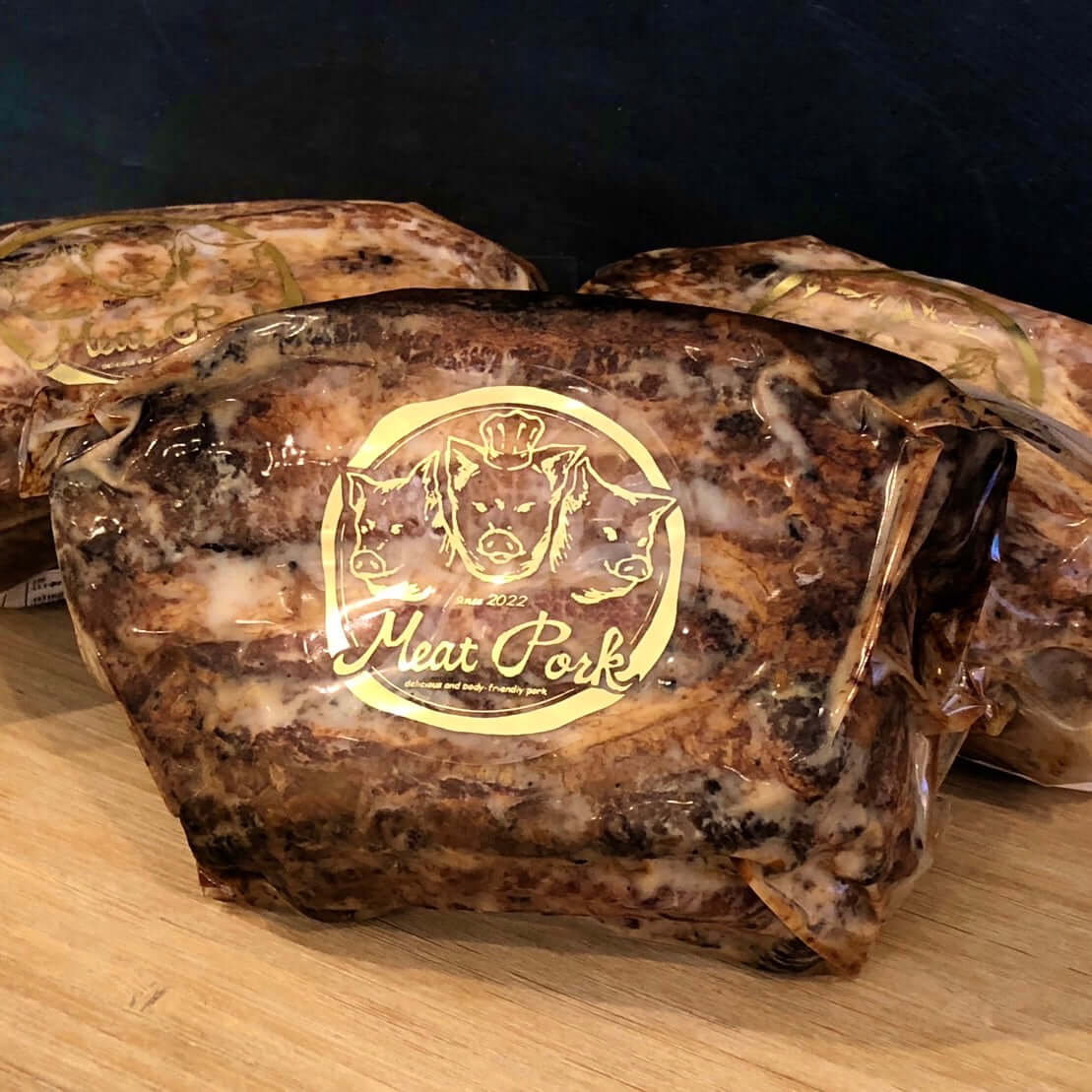【香港式 焼豚】蜜汁叉焼〈豚バラ〉 - 〈チャーシュー専門店〉ミートポーク山水
