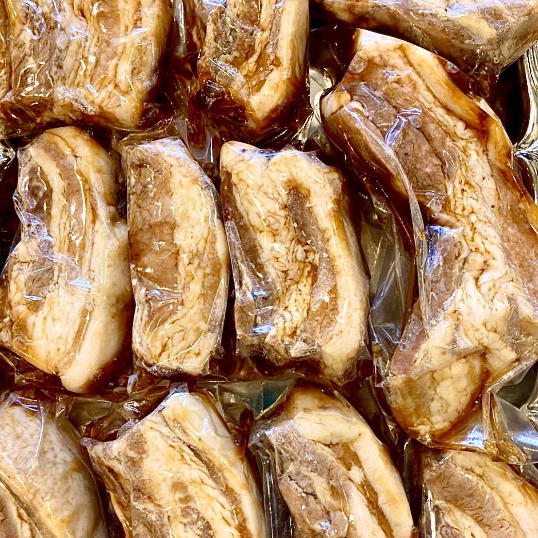 【日本式 煮豚】とろチャーシュー〈黒〉 - 〈チャーシュー専門店〉ミートポーク山水